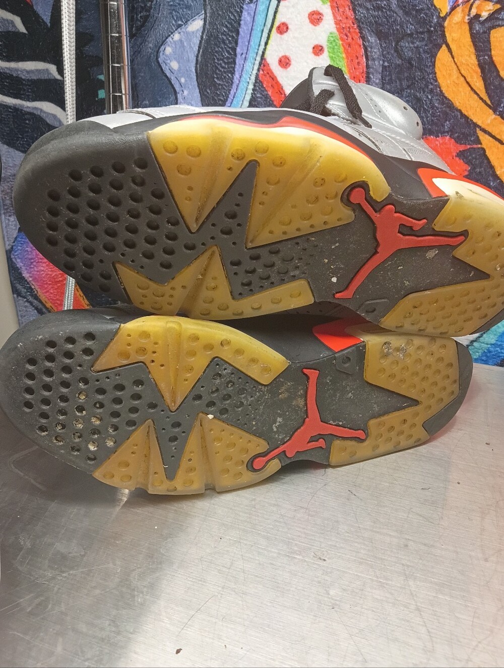 Jordan 6 - Picture 2 of 5